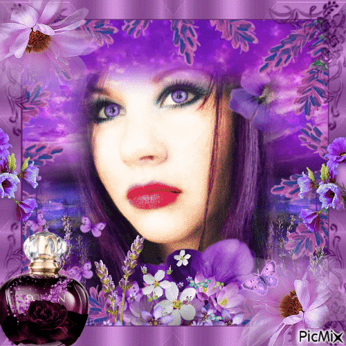 Portrait of a girl in purple with a perfume - GIF animado gratis