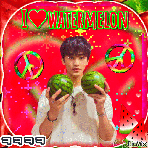 Mark and his relationship with watermelons - GIF animado grátis