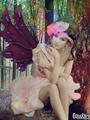 fairy in the forest - GIF animé gratuit
