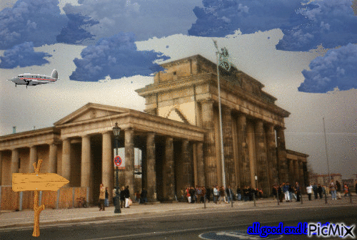 berlin clouds thunder - Gratis animerad GIF