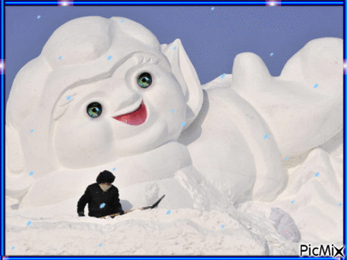 Escultura na neve - GIF animé gratuit