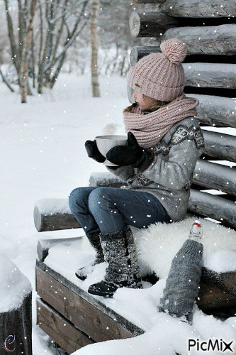 Girl in the Snow with Hot Drink - GIF animado gratis