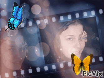 dochter met vlinder - Gratis geanimeerde GIF