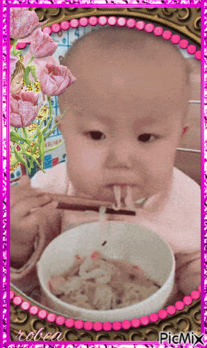Bébé qui mange avec appétit - Бесплатный анимированный гифка