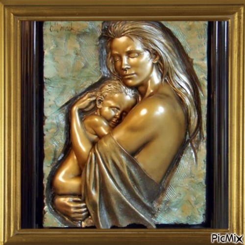 Mãe e filho em bronze - png gratuito