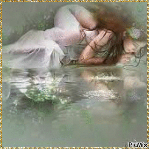 Reflet de Femme couchée dans l'eau - GIF animé gratuit