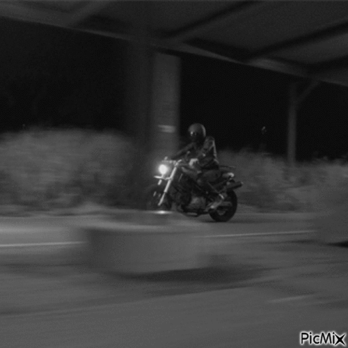 moto dans le noir - GIF เคลื่อนไหวฟรี