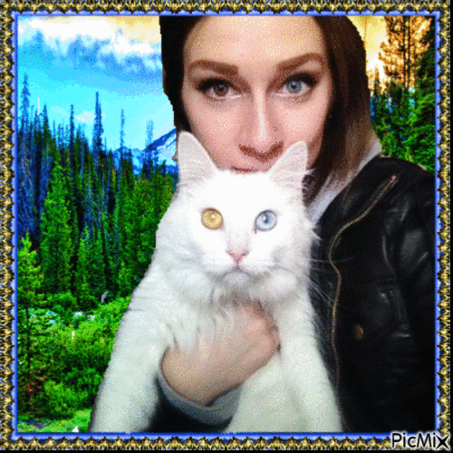 Woman and Cat same eyes - Gratis geanimeerde GIF