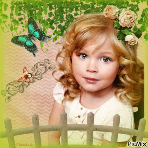 Portrait d'une petite fille aux yeux verts. - 免费动画 GIF