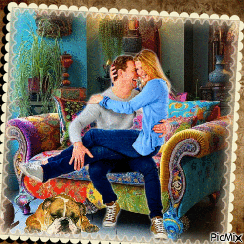 COUPLE ON COUCH - GIF animate gratis