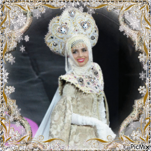 Portrait of a Russian lady with her original attire - Δωρεάν κινούμενο GIF