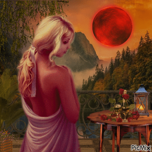 Romantische Nacht in den Bergen unter einem roten Mond - GIF animate gratis