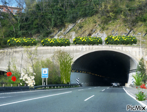 Tunnel auto-routier - GIF animé gratuit