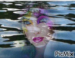 A lady live in water - GIF animado grátis