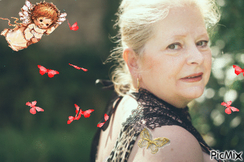 la femme aux papillons - Ilmainen animoitu GIF