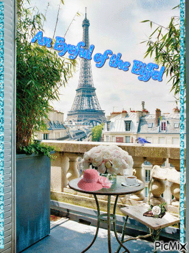 An Eyeful of the Eiffel - GIF animé gratuit