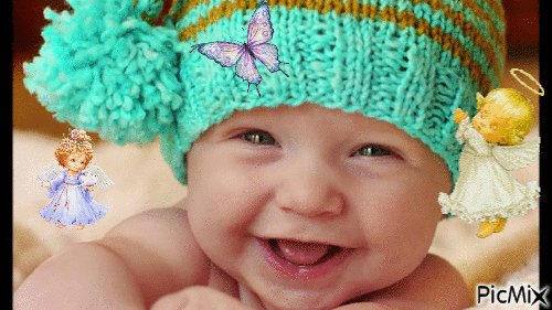 Un beau bébé avec un bonnet - GIF animé gratuit