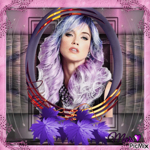 mujer  de cabello  violet - GIF animado grátis