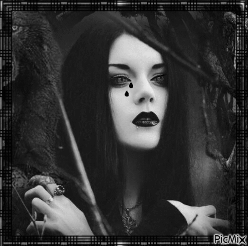 Gothic Woman Portrait - Black And White - Free animated GIF