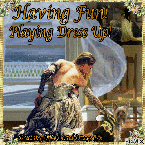 Having Fun! Playing Dress Up! - GIF animé gratuit