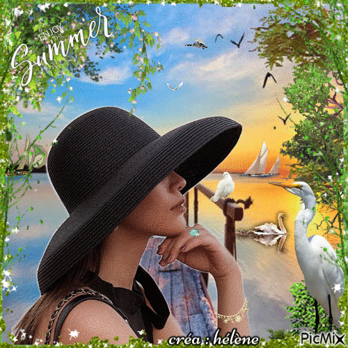 Femme avec un chapeau noir et des oiseaux