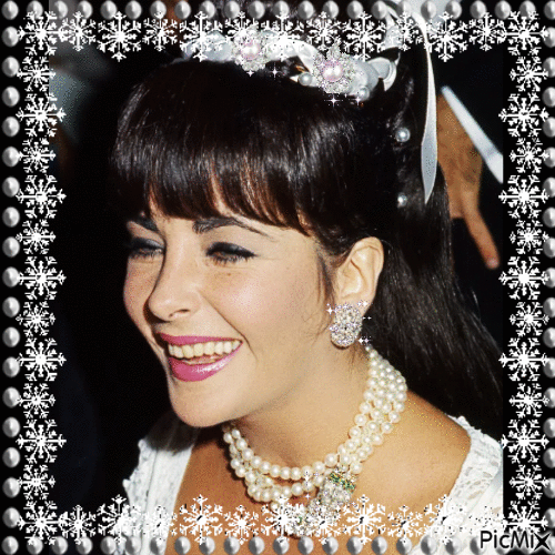 Donna Elegante con collana di perle  Liz - GIF animé gratuit