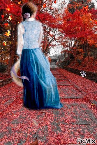 Vrouw Bladeren en een bal - Darmowy animowany GIF