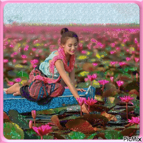 Girl with Lotuses - Бесплатни анимирани ГИФ