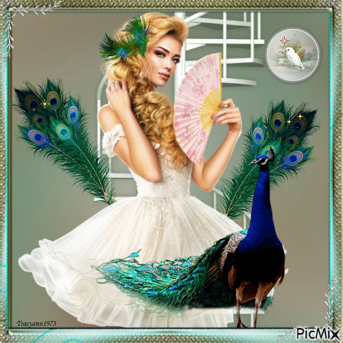 Woman portrait with a peacock - Gratis geanimeerde GIF