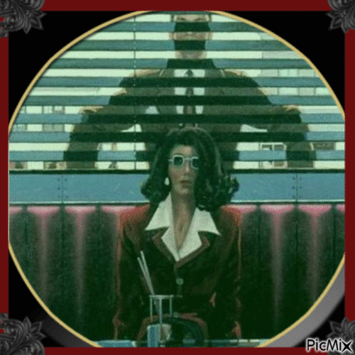 STALKED SOMEONE'S WATCHING   ID Channel - 免费动画 GIF