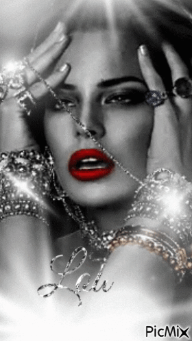 Femme aux bijoux brillants - Besplatni animirani GIF