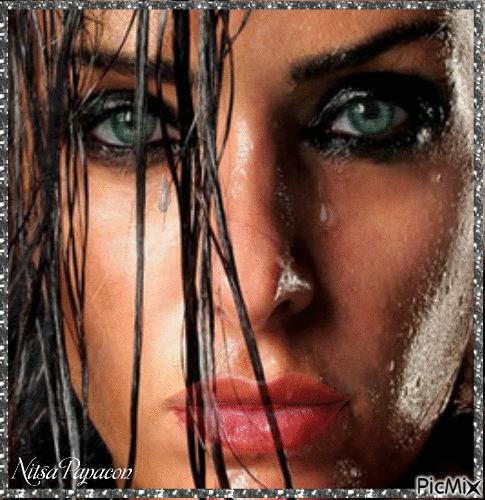 Sadness in her eyes./Contest - GIF animé gratuit