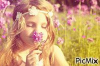 Menina com flor - Animovaný GIF zadarmo