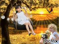 une petite fille sur la balançoire κινούμενο GIF
