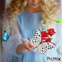 девочка и бабочки анимиран GIF