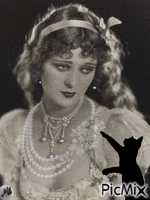 Mujer y gato negro animovaný GIF