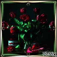 bouquet with red tulips - GIF animé gratuit