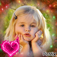 Un Picmix représentant une petite fille - GIF animé gratuit