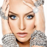 The woman and jewelry - Free animated GIF