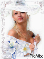 Portrait of a lady whith a white hat - GIF เคลื่อนไหวฟรี