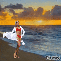 Sexy lady on beach GIF แบบเคลื่อนไหว