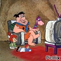 Fred, Pebbles and Dino watch TV (my 2,855th PicMix) κινούμενο GIF