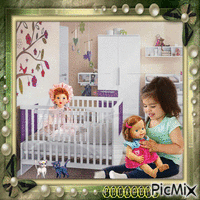 Kira et sa poupée - Free animated GIF