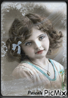 Petite fille aux yeux bleus animeret GIF