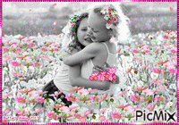 2 fillettes dans les fleurs GIF animé