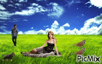 la jeune femme sur l'herbe GIF animé