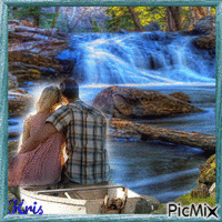 Couple d'amoureux près d'une cascade - GIF animate gratis