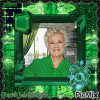 {♦}Dame Julie Walters in Emerald Green{♦}