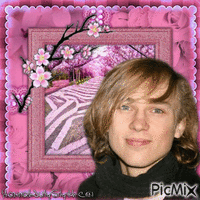 {{Portrait of William Moseley in Pink Sakura}} - GIF animate gratis
