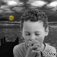 Imádkozó kisfiu